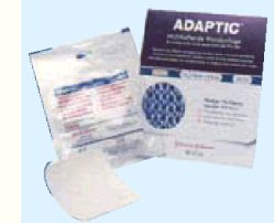 MEDICAZIONE NON ADERENTE STERILE APTIC MISURA 7,6X7,6CM 10 PEZZI 2012ZI - farmacia187.it